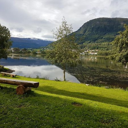 At The Lakeside - Villa Skulestadmo Exterior photo