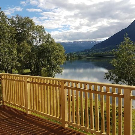 At The Lakeside - Villa Skulestadmo Exterior photo