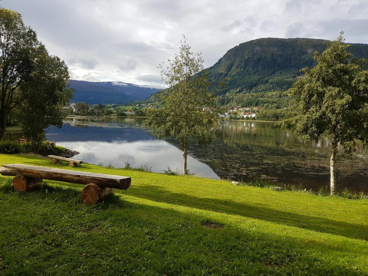 At The Lakeside - Villa Skulestadmo Exterior photo