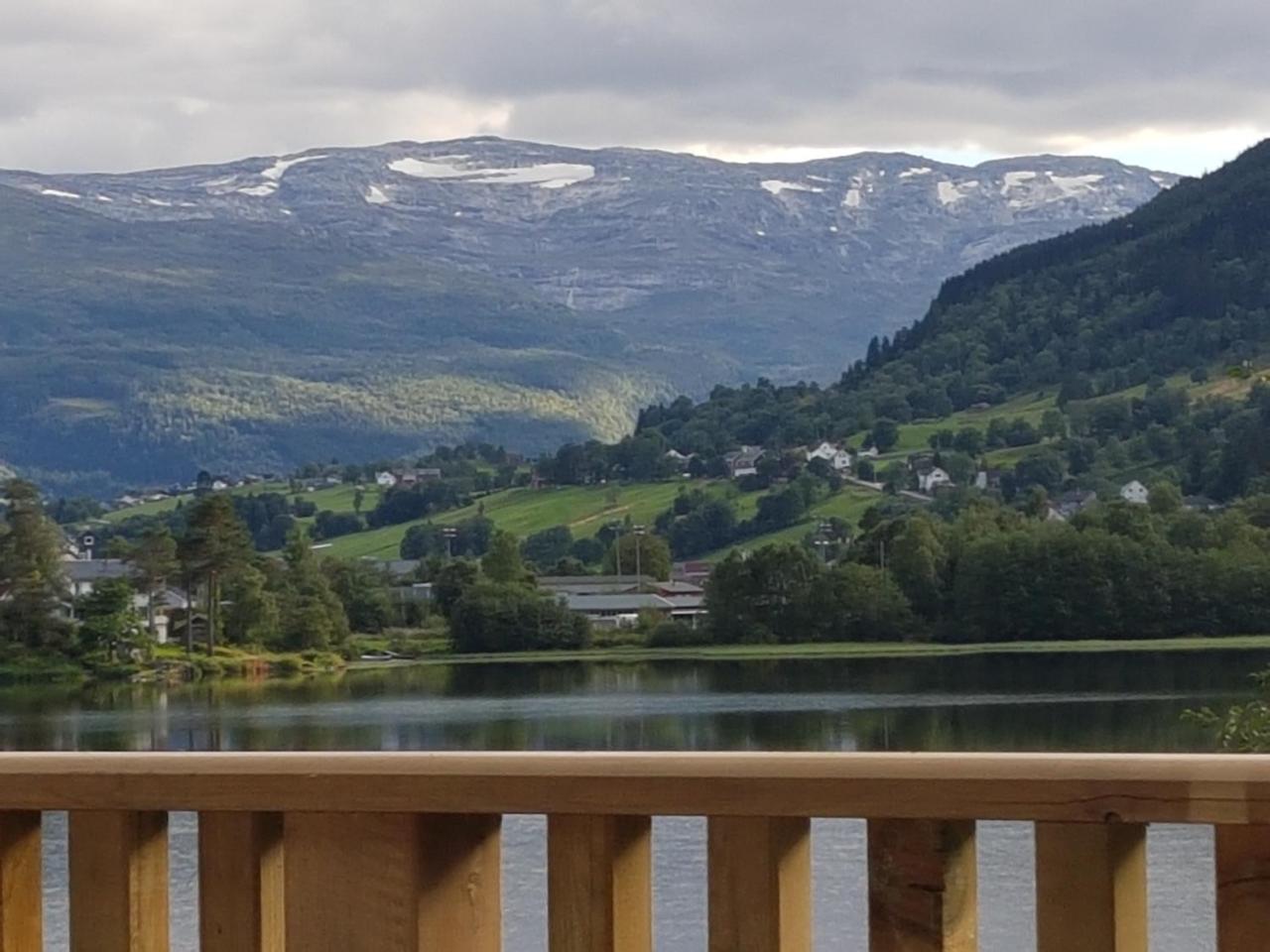 At The Lakeside - Villa Skulestadmo Exterior photo